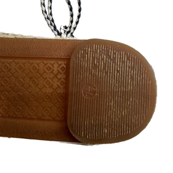 TORY BURCH Positano Lace-Up Espadrille Flats
Shoes Size 7.5 - Picture 5 of 6